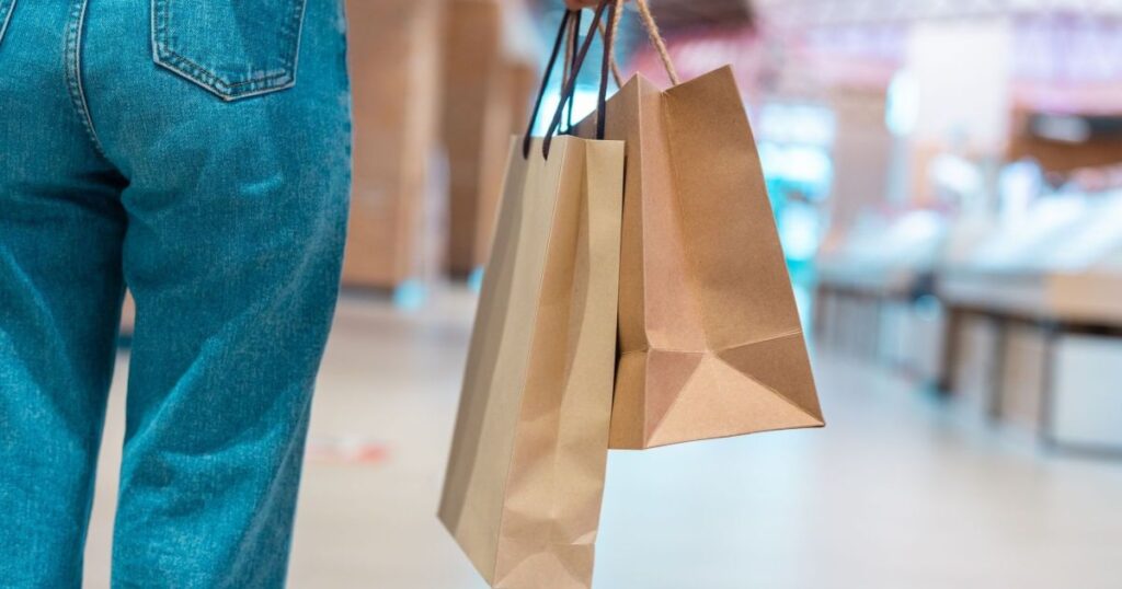 vendas-no-comercio-sobem-6,4%-no-dia-do-consumidor,-diz-itau