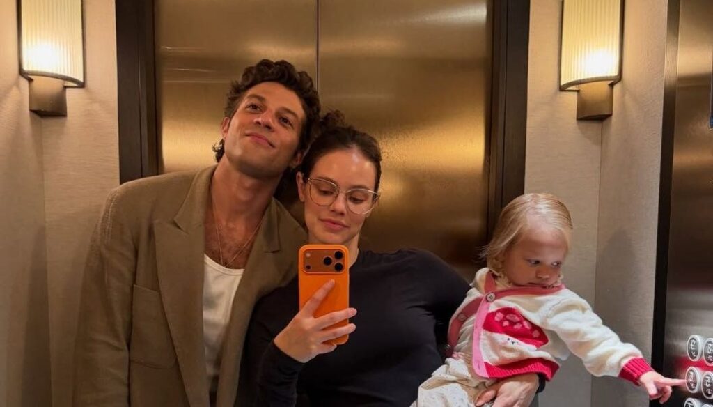 chay-suede-posta-fotos-raras-ao-lado-da-mulher-e-filha-cacula;-veja