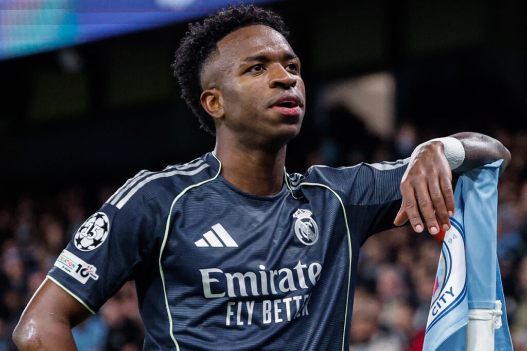 vini-jr.-marca-duas-vezes-e-real-madrid-vai-as-quartas-da-champions