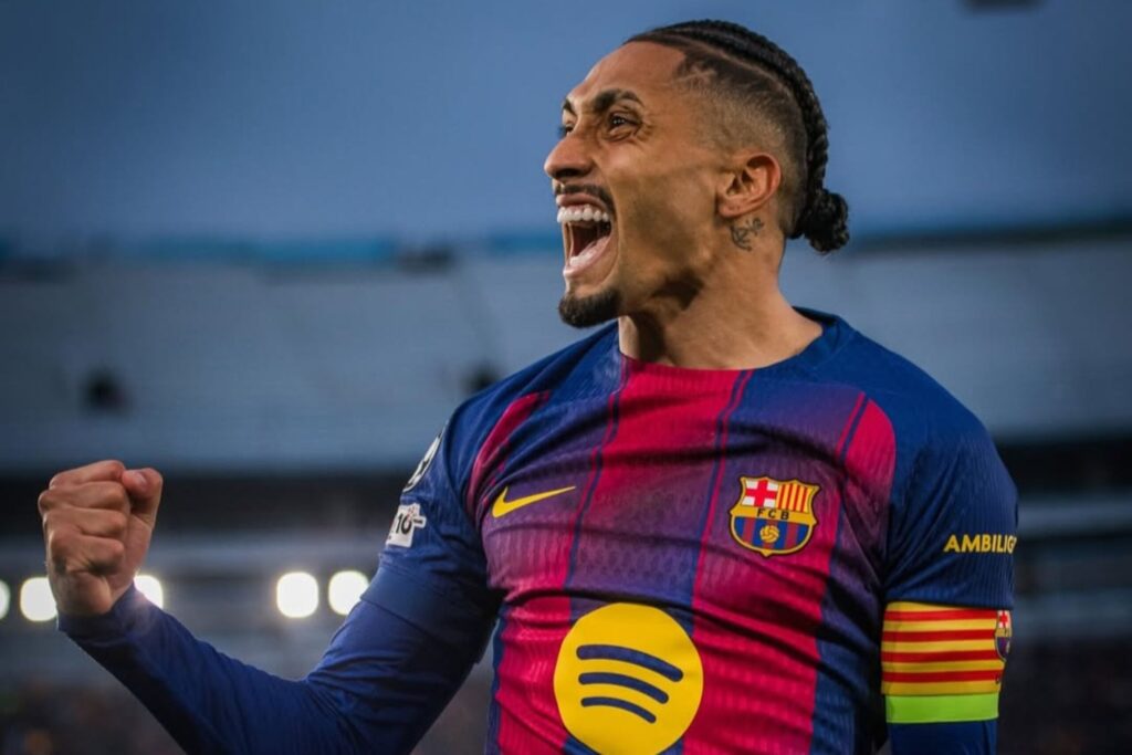 champions-league:-raphinha-brilha,-barcelona-goleia-newcastle-e-avanca