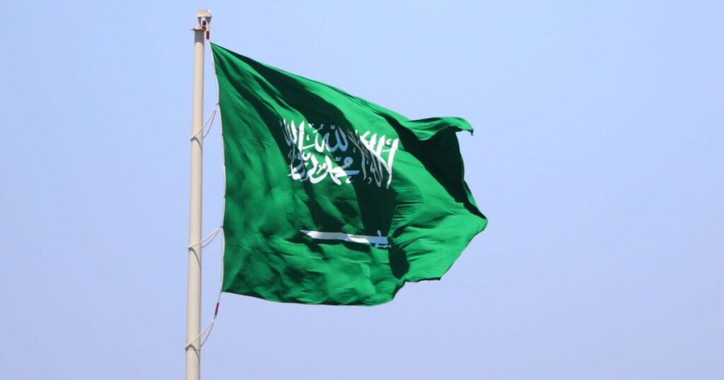 refinaria-saudita-e-alvo-de-ataque-iraniano