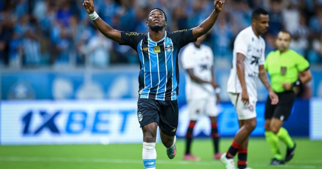 gremio-vence-o-vitoria-em-jogo-marcado-por-lesao-de-marlon
