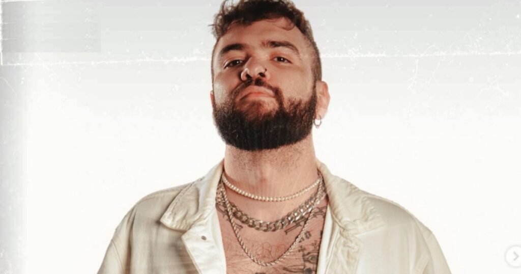 quem-e-tiago-santinelli,-humorista-envolvido-em-confusao-com-cristaos-em-bh