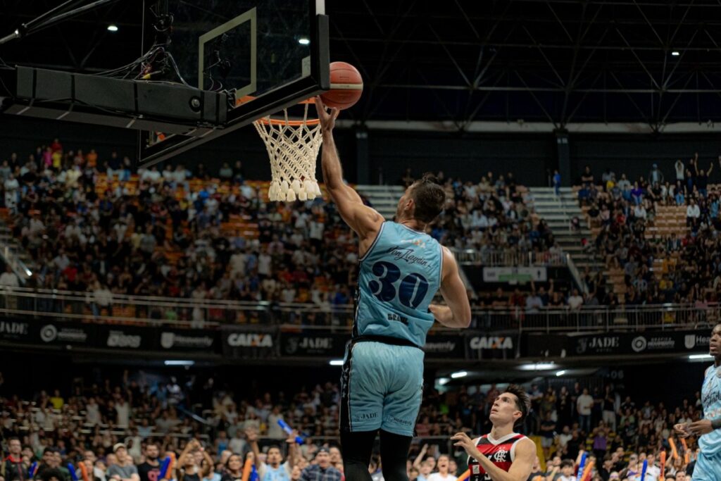 brasilia-basquete-bate-o-flamengo-em-casa-e-volta-ao-g4-do-nbb