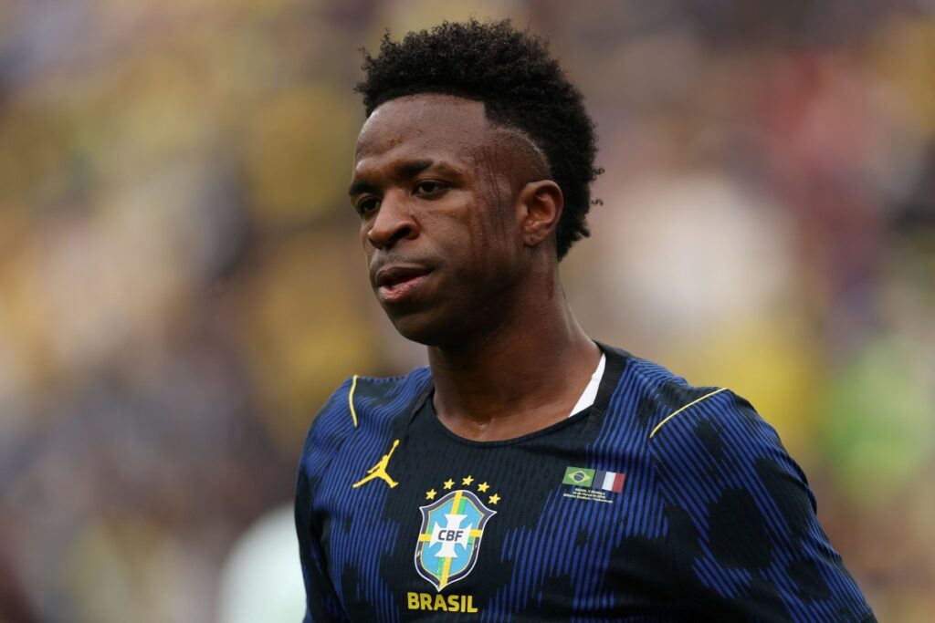 vini-jr.-e-criticado-nas-redes-sociais-apos-derrota-do-brasil;-confira