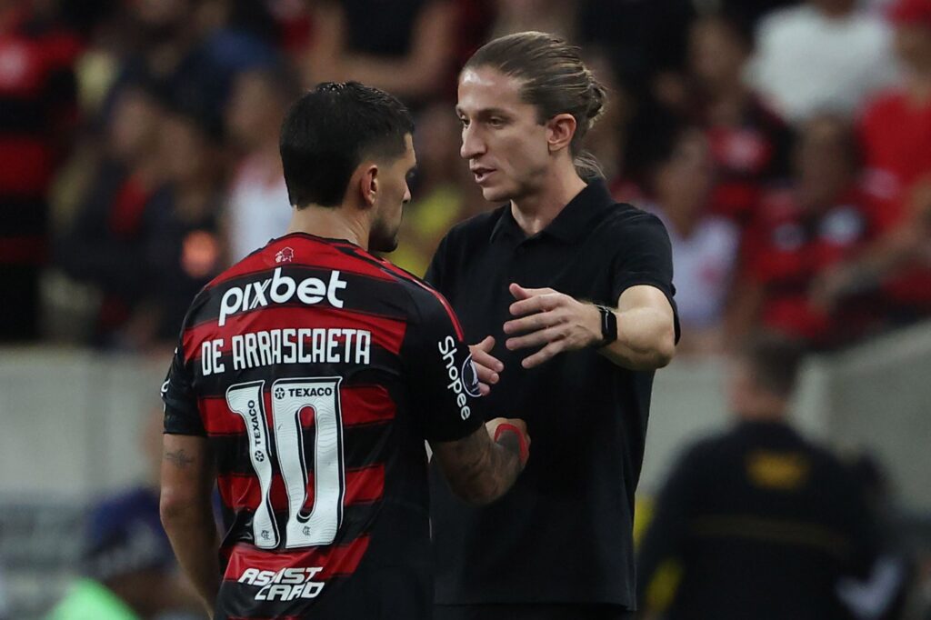 filipe-luis-recusa-propostas-do-futebol-mexicano-apos-sair-do-flamengo