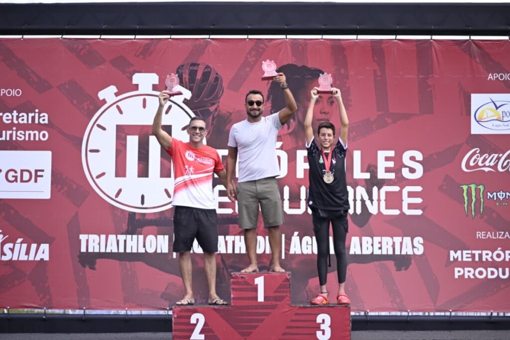 metropoles-endurance:-veja-os-vencedores-da-natacao-aguas-abertas-3km