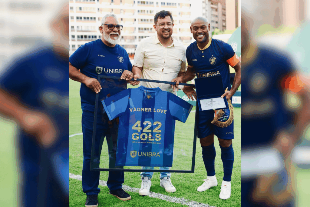 vagner-love-faz-gol-em-vitoria-que-marca-despedida-dos-gramados