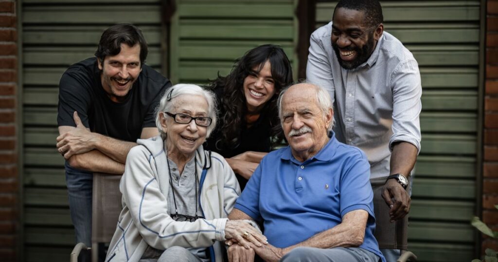 elenco-de-“velhos-bandidos”-diz-se-e-mais-facil-fazer-publico-rir-ou-chorar