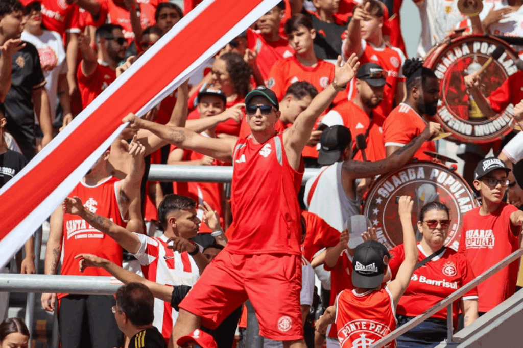 internacional-realiza-treino-aberto-antes-de-retorno-do-brasileirao
