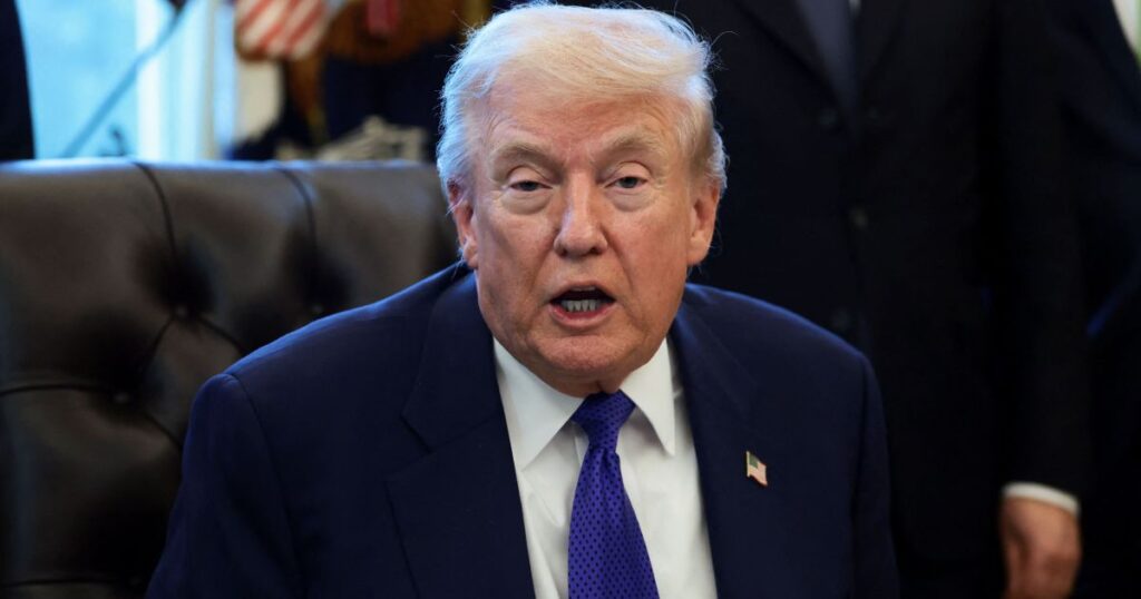 trump-esta-disposto-a-encerrar-a-guerra-mesmo-sem-reabrir-ormuz,-diz-jornal