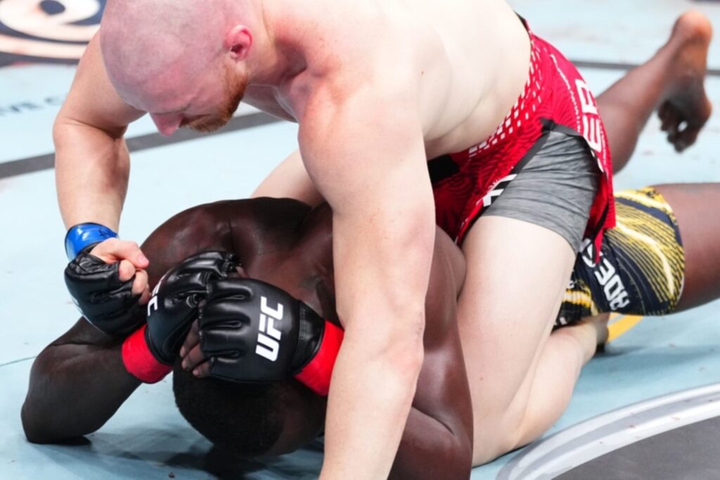 ufc-atualiza-rankings-e-adesanya-cai-cinco-posicoes-entre-os-medios