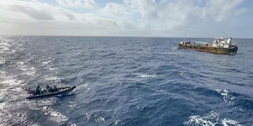 marinha-resgata-navio-africano-a-deriva-no-litoral-nordestino