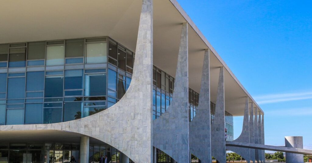 apos-16-trocas,-planalto-deve-anunciar-novas-saidas-ministeriais