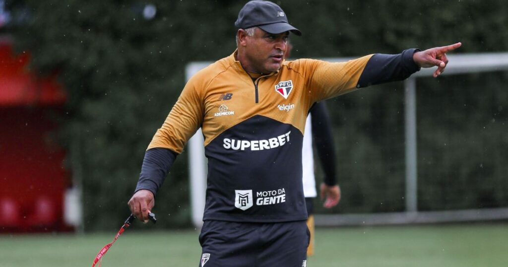 roger-machado-revive-lacos-com-o-inter-em-duelo-no-beira-rio