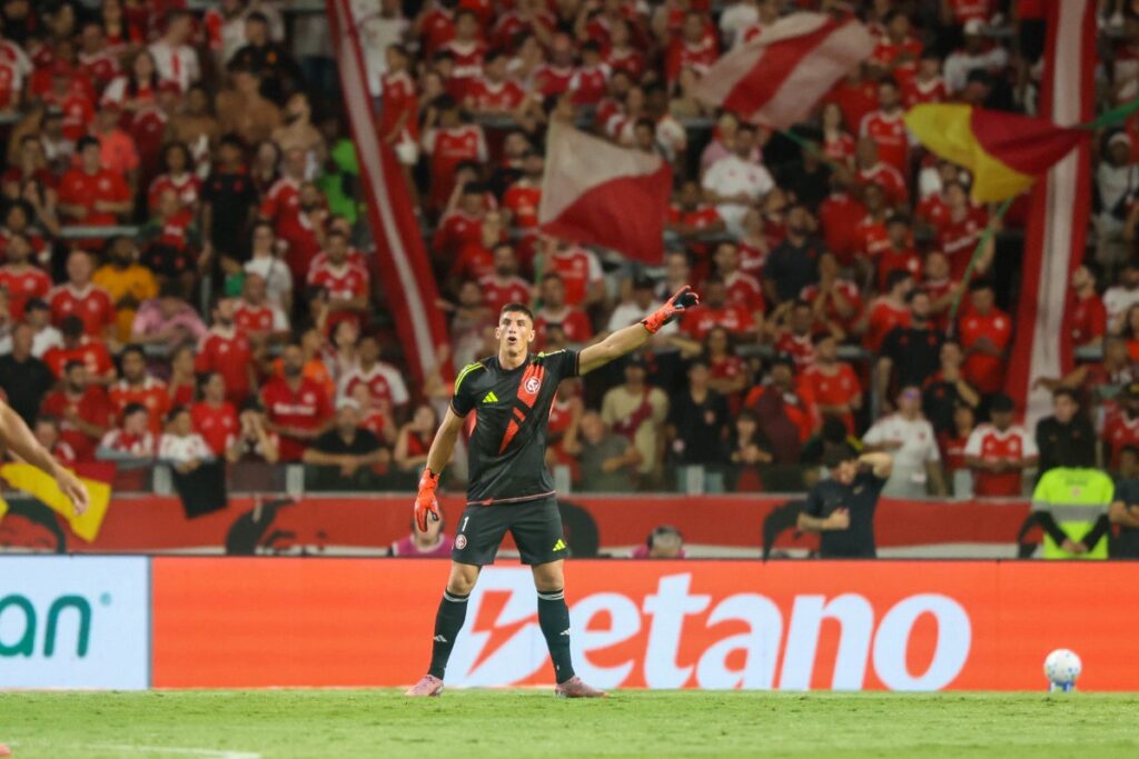 botafogo-x-internacional:-goleiro-do-uruguai,-rochet-e-trunfo-do-colorado