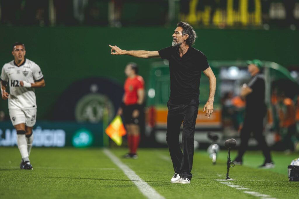 eduardo-dominguez-enaltece-evolucao-do-atletico-mg-apos-vitoria
