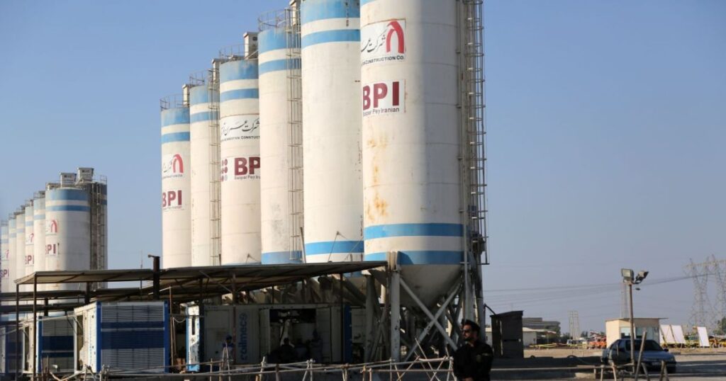 projetil-mata-uma-pessoa-proxima-a-usina-nuclear-no-ira