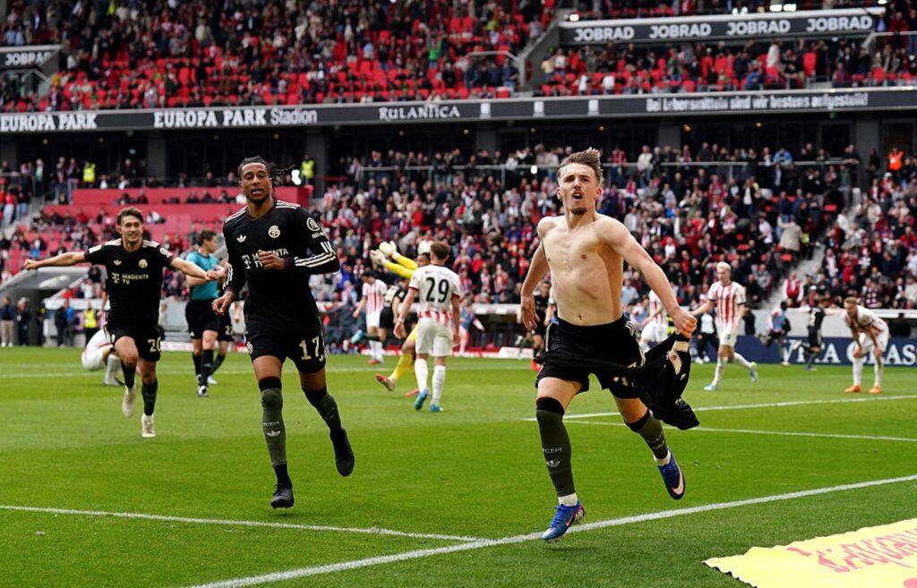 com-dois-gols-nos-acrescimos,-bayern-vira-contra-o-freiburg-no-alemao