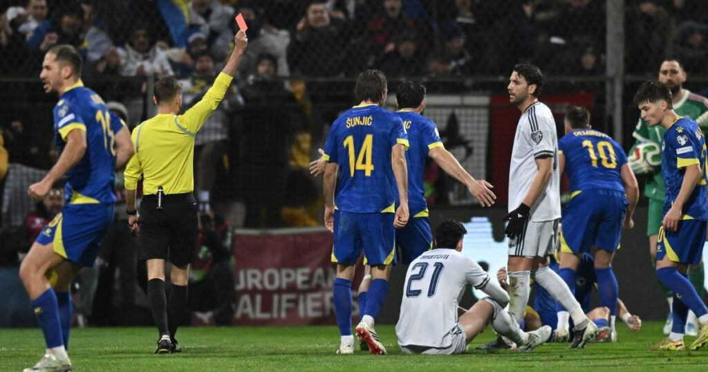 tecnico-da-inter-defende-bastoni-apos-expulsao-na-eliminacao-da-italia