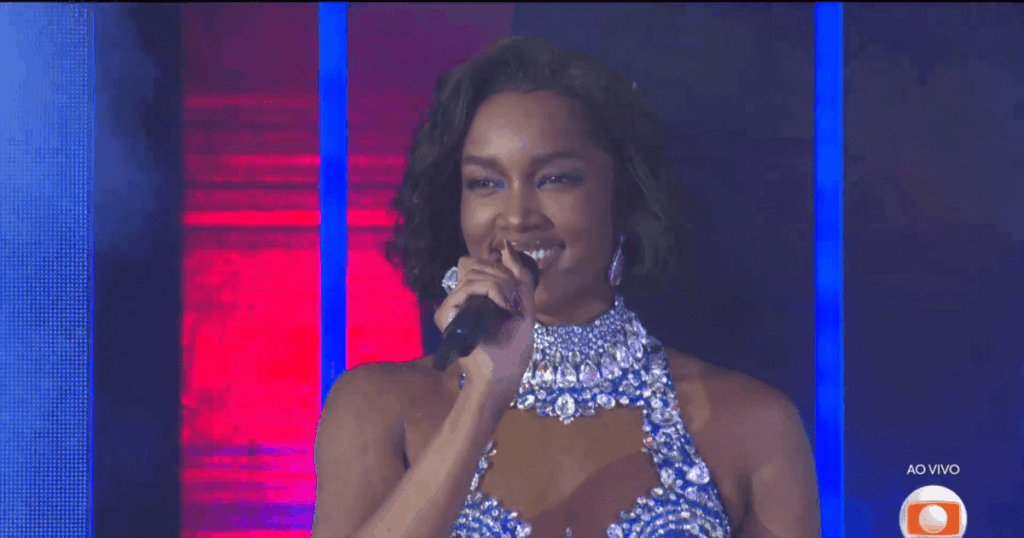 bbb-26:-iza-retorna-a-casa-e-agita-festa-com-homenagem-a-tim-maia