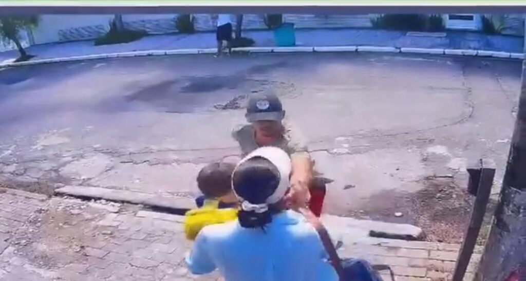 video:-turista-e-roubada-com-bebe-no-colo-no-litoral-paulista