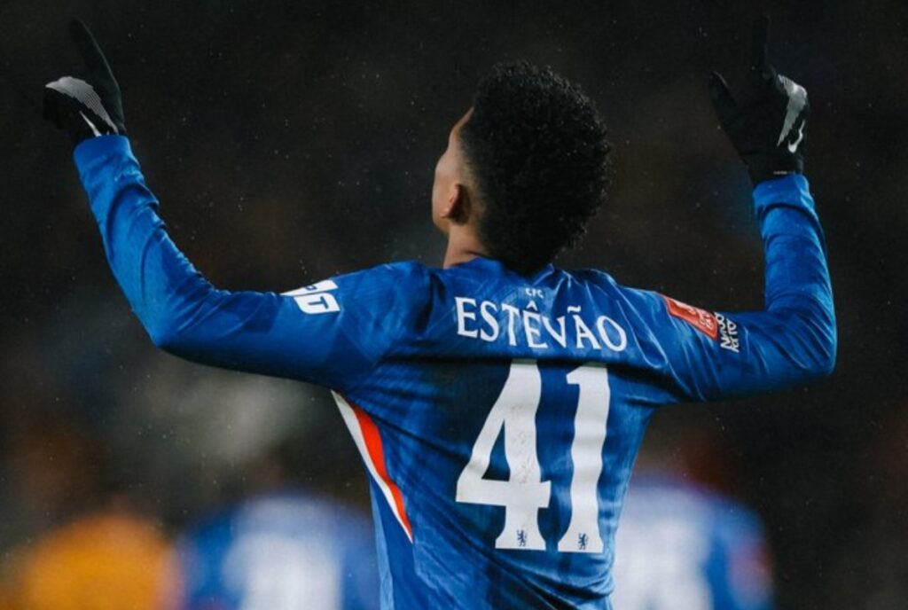 site-ingles-se-derrete-por-estevao:-“e-a-faisca-que-o-chelsea-precisa”