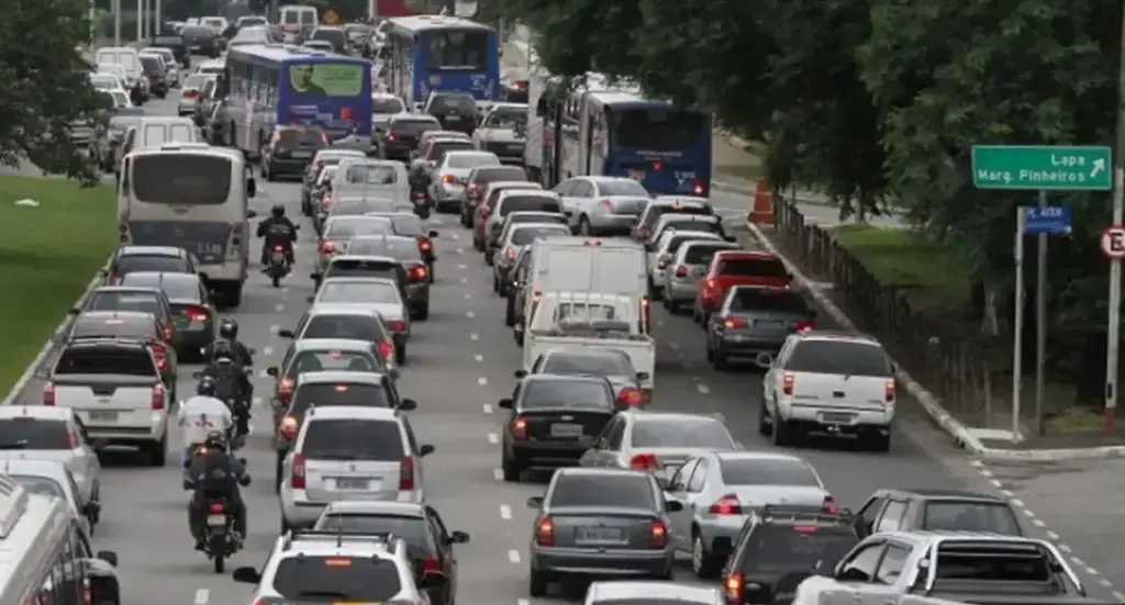 chuva-reduz-velocidade-no-transito-em-sp-em-quase-15%,-aponta-estudo
