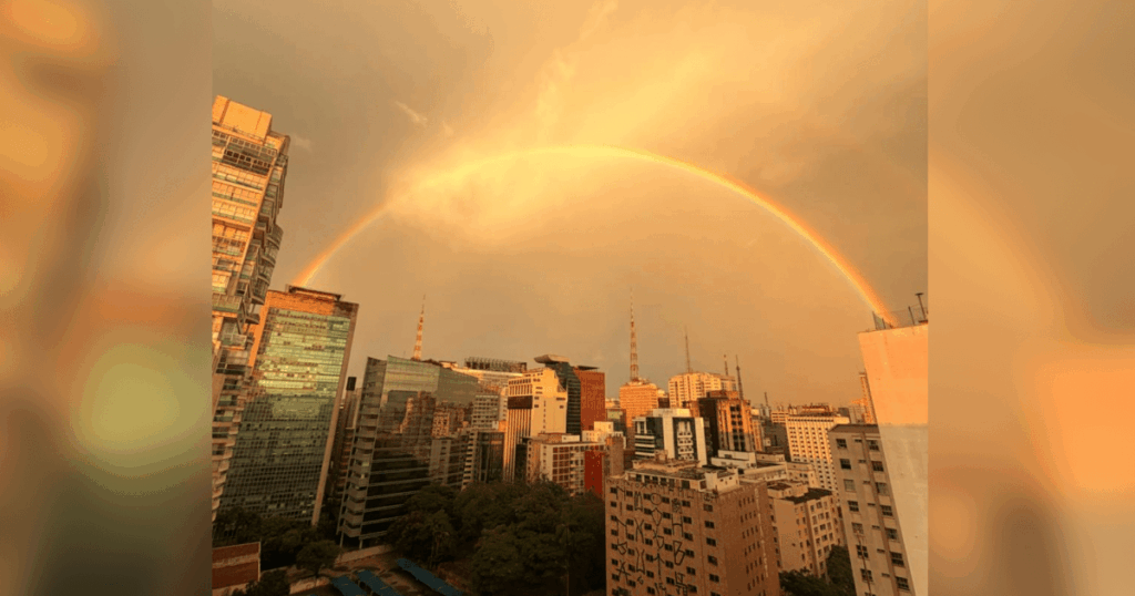 apos-chuva,-sao-paulo-amanhece-com-“ceu-amarelo”-e-arco-iris;-veja-imagens