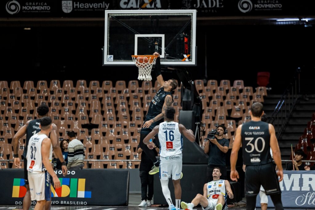 brasilia-basquete-mantem-embalo-e-vence-seu-13o-jogo-seguido-em-casa