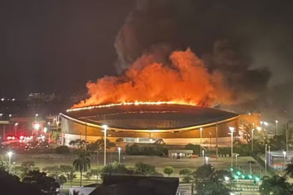 incendio-destroi-telhado-do-velodromo-do-parque-olimpico-do-rj