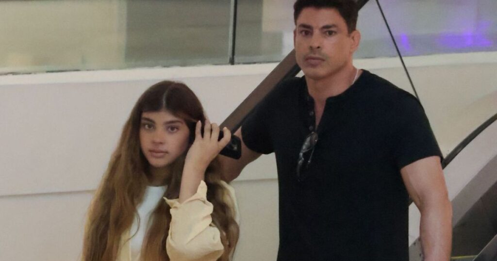 caua-reymond-curte-dia-de-shopping-com-a-filha;-veja