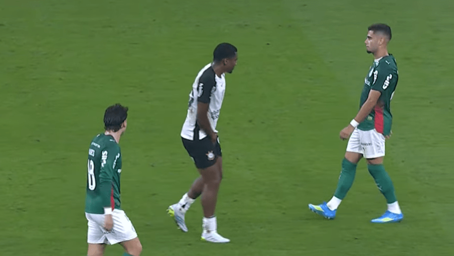 corinthians-x-palmeiras:-jogador-e-expulso-por-gesto-obsceno;-veja-o-video