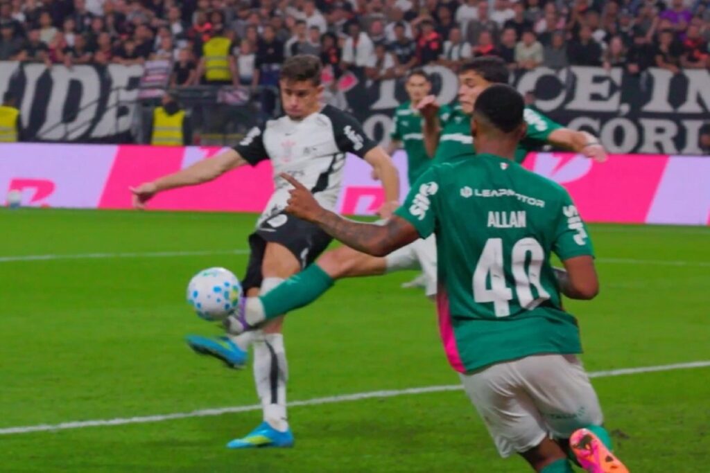 palmeiras-reclama-de-penalti-nao-marcado-contra-o-corinthians.-veja-video