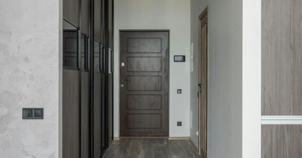 hall-de-entrada-pequeno:-6-solucoes-para-renovar-o-ambiente