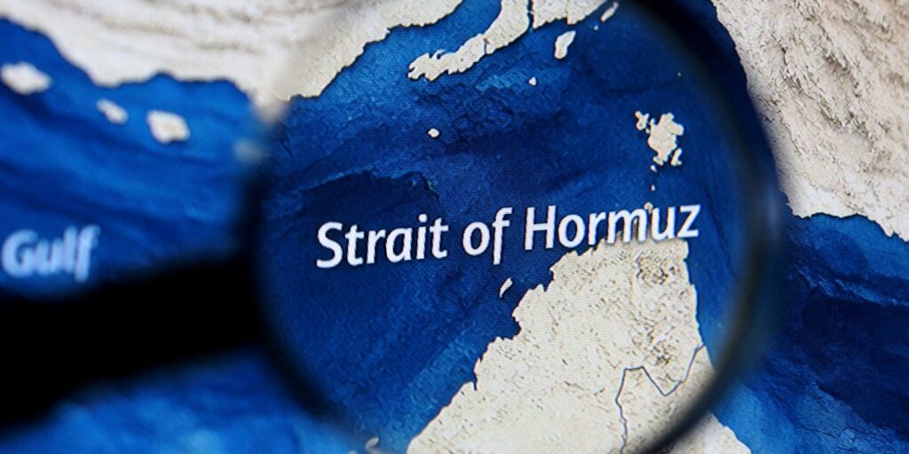 eua-iniciam-bloqueio-naval-ao-estreito-de-ormuz
