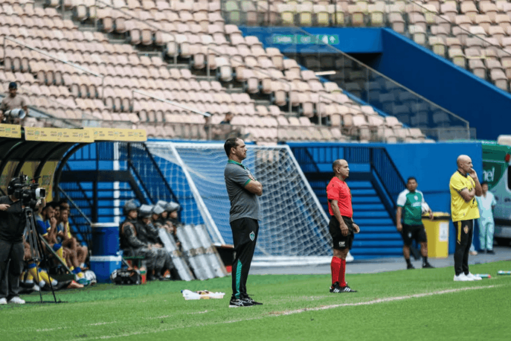 manaus-am-demite-tecnico-apos-derrota-no-brasileirao-serie-d-zeroum