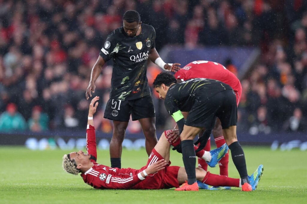 ekitike-sai-de-maca-em-jogo-do-liverpool-e-vira-duvida-para-a-copa