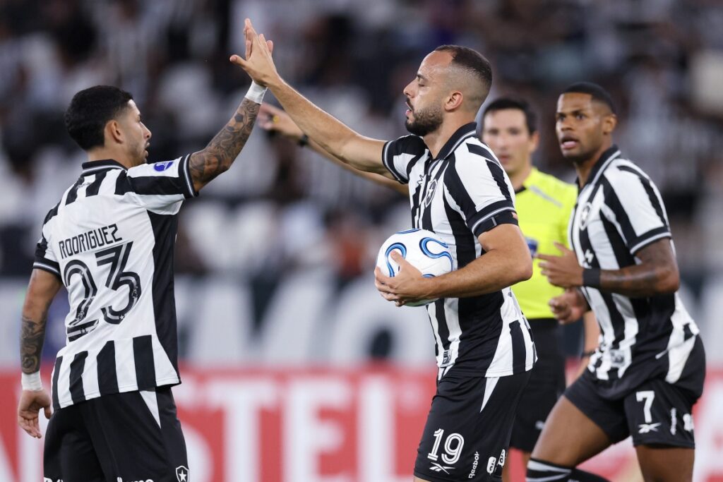 racing-x-botafogo-duelam-por-lideranca-do-grupo-na-sul-americana
