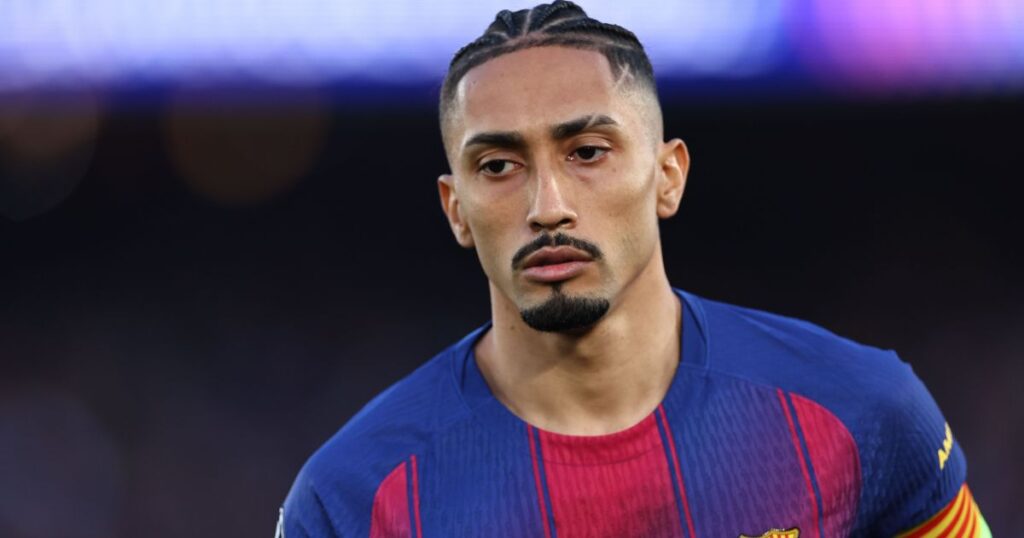 “foi-um-roubo”:-raphinha-se-revolta-apos-eliminacao-do-barcelona