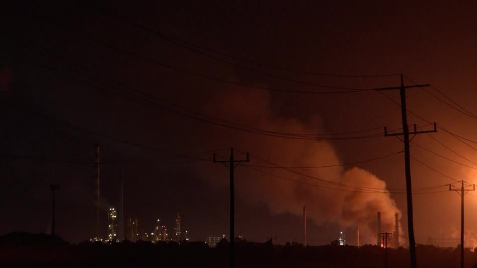 incendio-na-principal-refinaria-da-australia-afeta-producao-de-gasolina