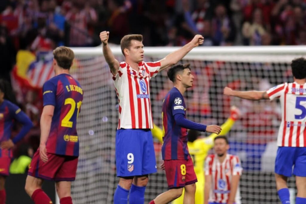 barcelona-quer-atacante-do-atletico-de-madrid-para-vaga-de-lewandowski