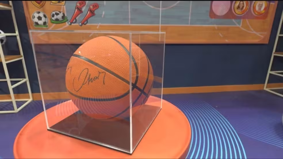 bbb-26-encerra-programa-com-tributo-a-oscar-e-tadeu-schmidt-chora-ao-vivo