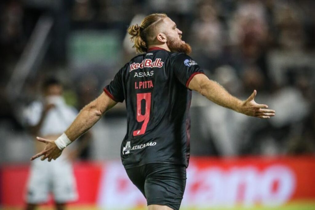 brasileirao:-pitta-brilha,-marca-tres-gols-e-bragantino-vence-o-remo