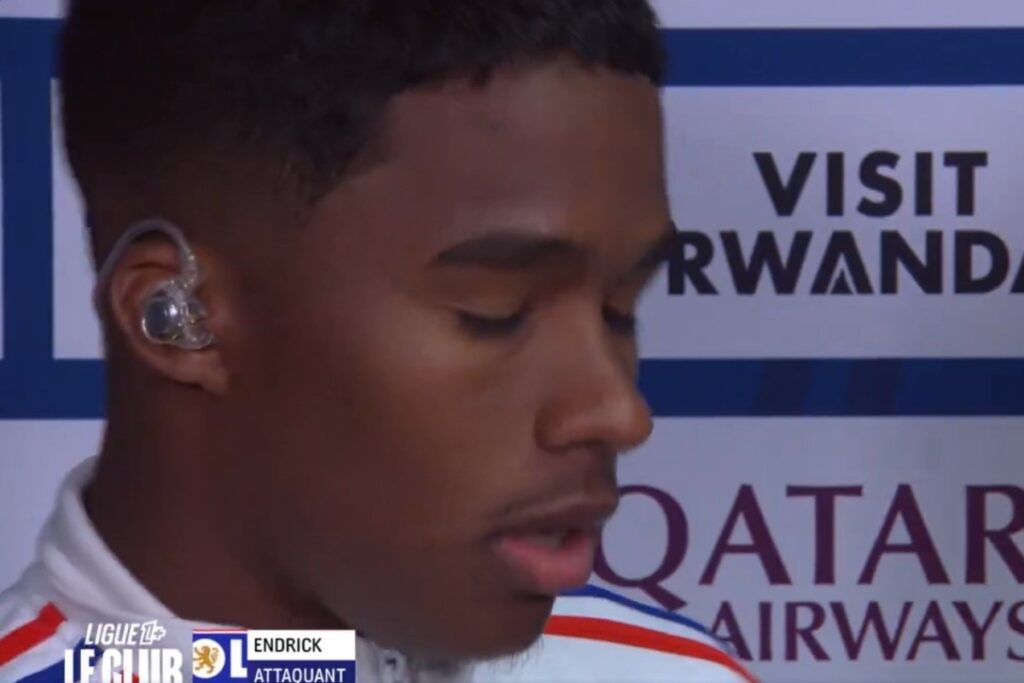 endrick-da-entrevista-em-frances-fluente-apos-4-meses-no-pais.-veja-video