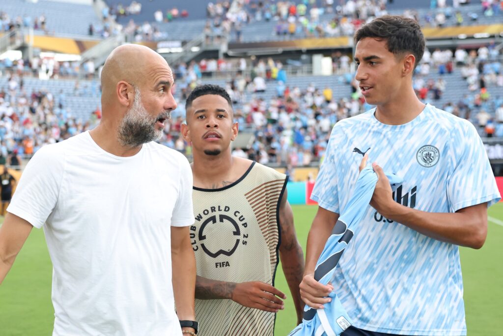 guardiola-elogia-evolucao-de-vitor-reis:-“inacreditavel”