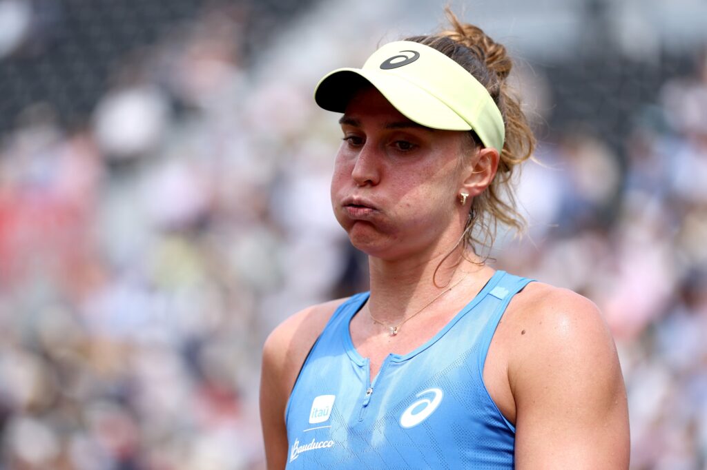 bia-haddad-tem-atuacao-ruim-e-e-eliminada-em-estreia-no-wta-de-madri