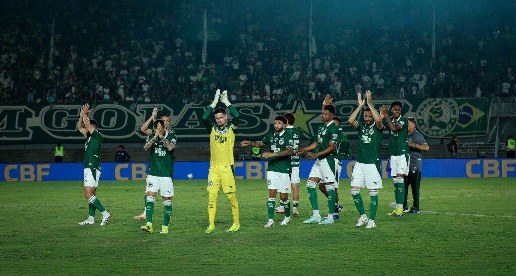 estadio-serra-dourada-recebe-partida-oficial-apos-quase-um-ano;-veja