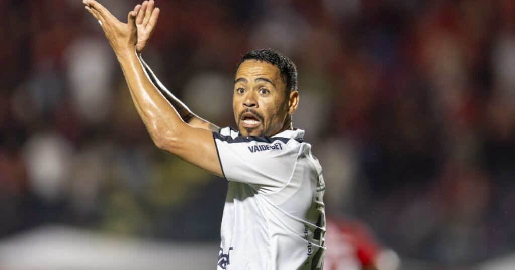 pikachu-marca,-remo-vence-bahia-e-leva-vantagem-na-copa-do-brasil