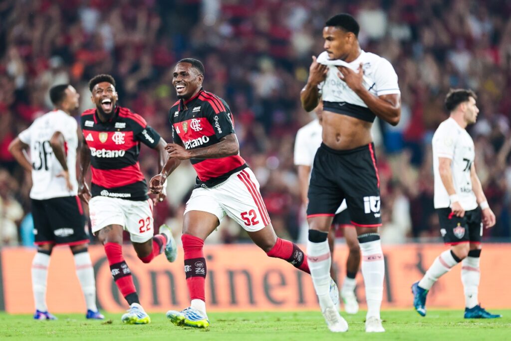 flamengo-sustenta-invencibilidade-de-oito-anos-contra-o-vitoria;-veja